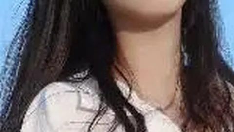 “篮球赛事中球衣惊现‘某某他爹’字样，引发小学组织篮球赛热议”